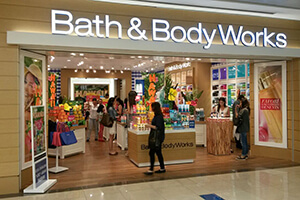 <strong>Bath & Body Works</strong><span><b></b></span><i>→</i>